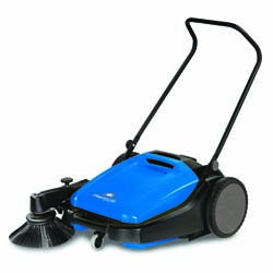 Windsor Radius Manual
Sweeper, 24&quot; (480 mm) path,
includes brushes